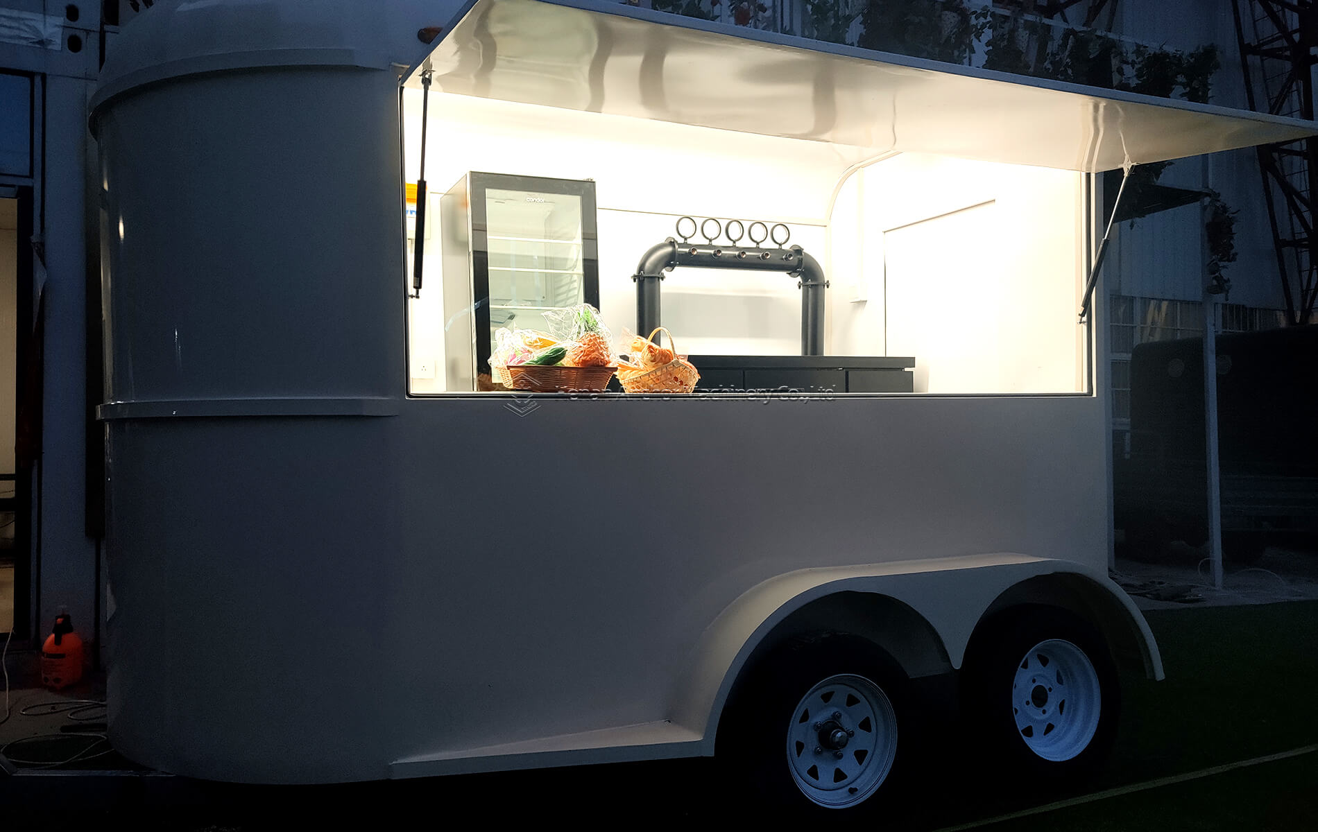 horse trailer mobile bars