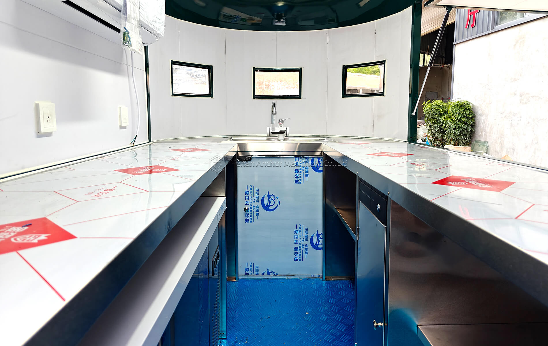 horse trailer mobile bars